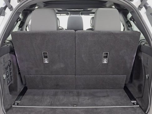 Used 2023 Land Rover Discovery Metropolitan Edition image 43