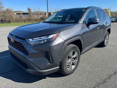Used 2022 Toyota RAV4 XLE w/ Convenience Package image 3