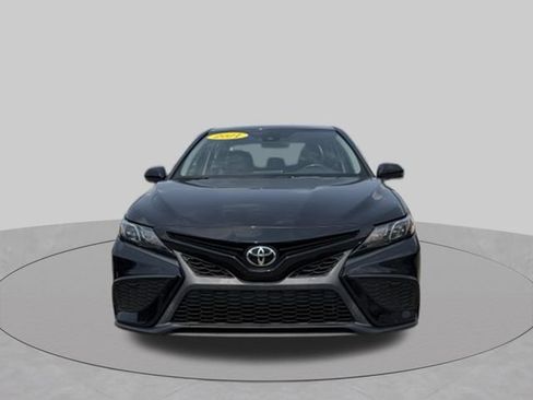 Used 2021 Toyota Camry SE FWD image 2