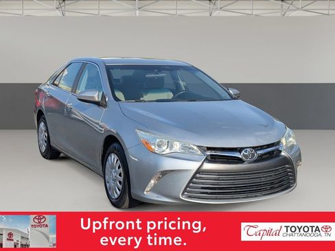 Used 2015 Toyota Camry LE image 1