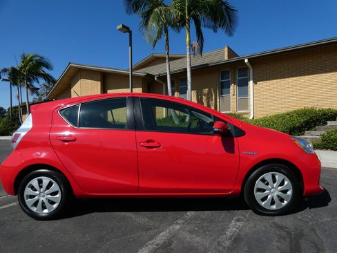 Used 2014 Toyota Prius C One image 6