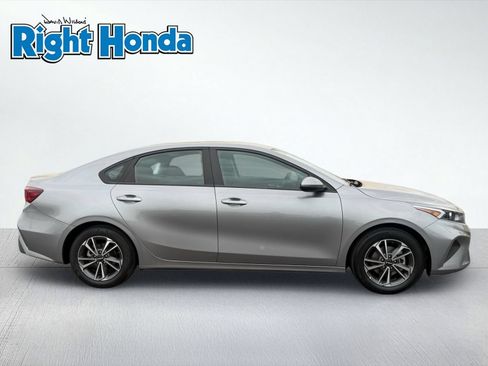 Used 2024 Kia Forte LXS FWD image 9