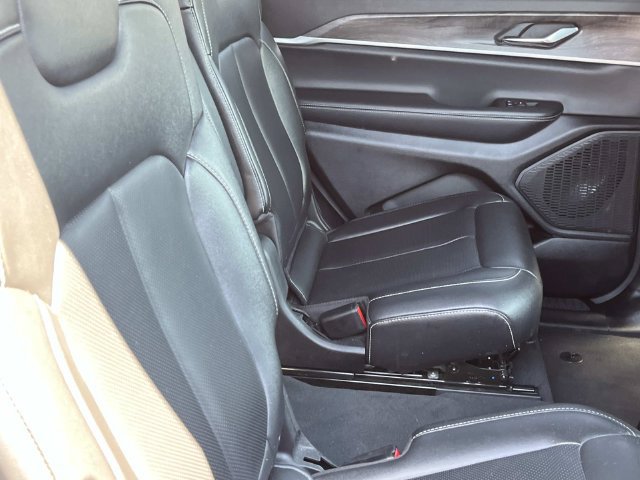 Used 2024 Jeep Grand Cherokee L Limited w/ Luxury Tech Group II AWD/4WD image 24