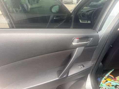 Used 2010 MAZDA MAZDA3 i Touring image 12