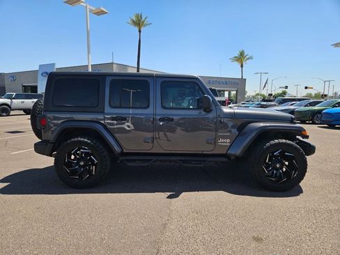 Used 2019 Jeep Wrangler Unlimited Sahara AWD/4WD image 4