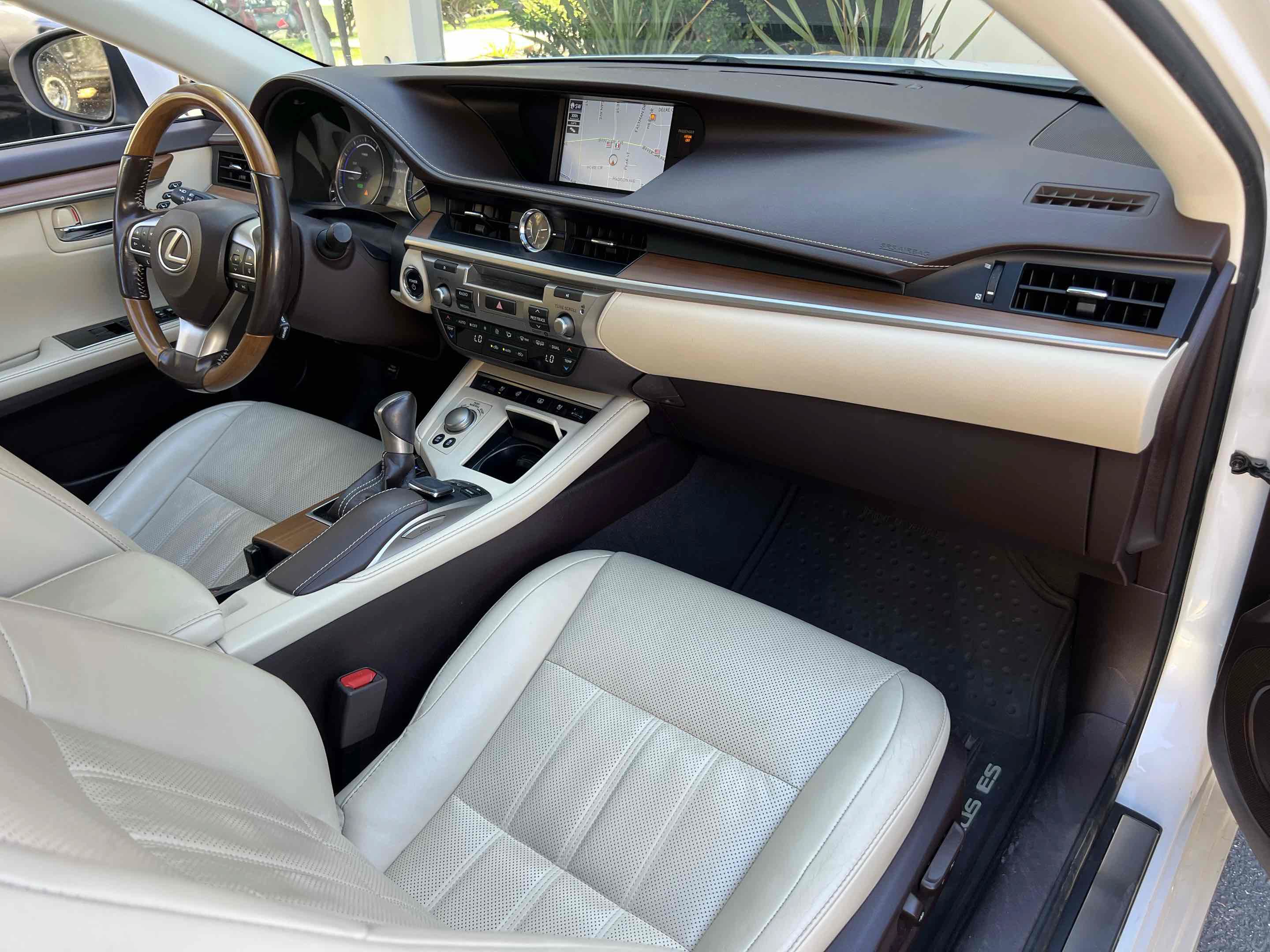 Used 2018 Lexus ES 300h w/ Luxury Package FWD image 6