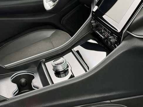 New 2025 Jeep Grand Cherokee L Laredo image 24