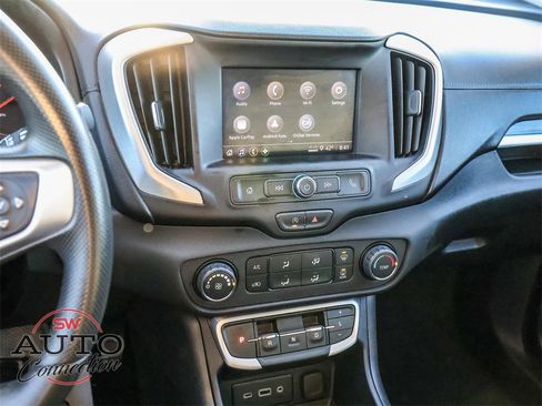 Used 2024 GMC Terrain SLE image 28