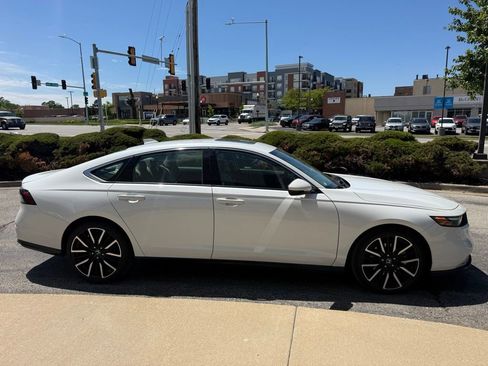 Used 2023 Honda Accord Touring image 4