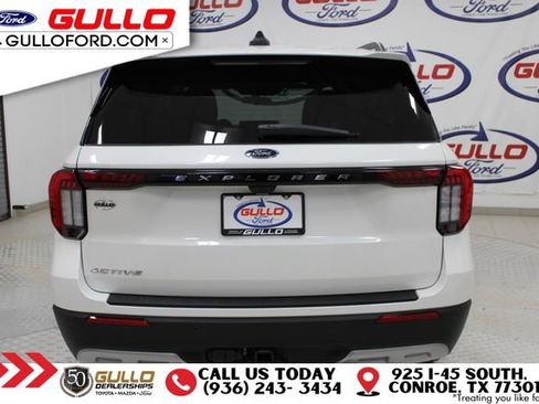 Used 2025 Ford Explorer Active w/ Active Comfort Package image 5