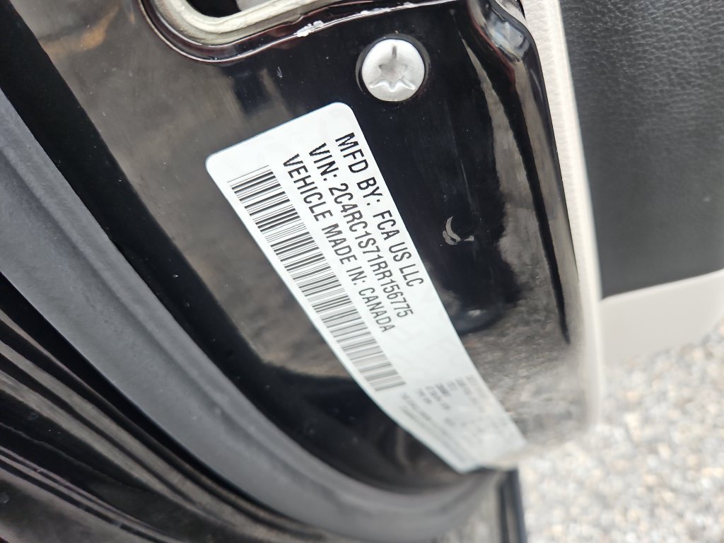 Used 2024 Chrysler Pacifica Limited FWD image 14