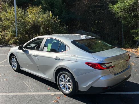 New 2026 Toyota Camry LE w/ Convenience Package image 3