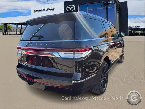 Used 2023 Lincoln Navigator Reserve image 4
