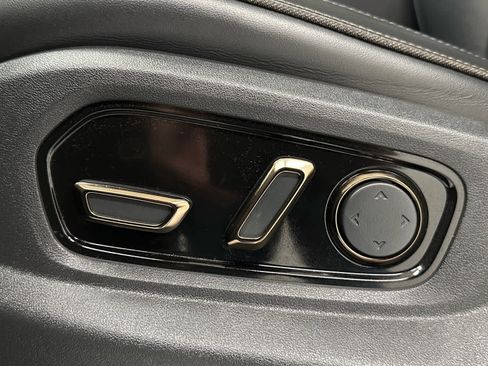 Used 2025 Rivian R1T Premium image 12