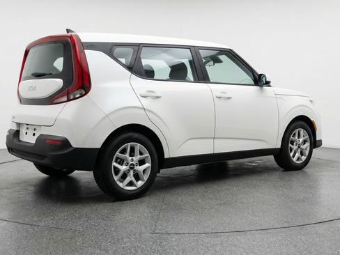 Used 2025 Kia Soul LX w/ LX Technology Package image 9