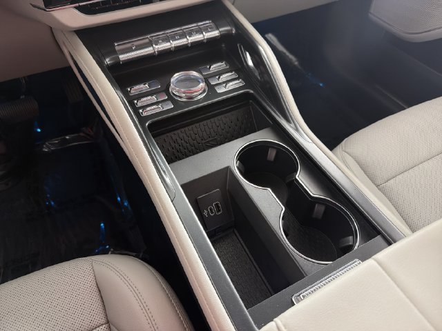 Used 2026 Lincoln Nautilus Premier AWD/4WD image 9