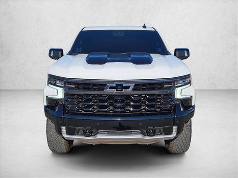 Used 2025 Chevrolet Silverado 1500 ZR2 w/ Technology Package image 2