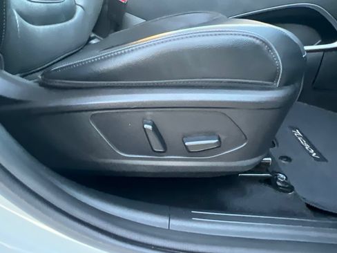 Used 2023 Hyundai Tucson Limited w/ Cargo Package AWD/4WD image 40