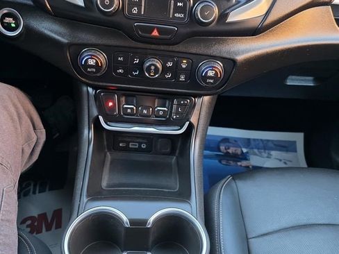 Used 2019 GMC Terrain SLT w/ Preferred Package AWD/4WD image 17