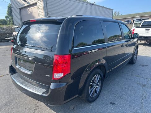 Used 2016 Dodge Grand Caravan SXT FWD image 6