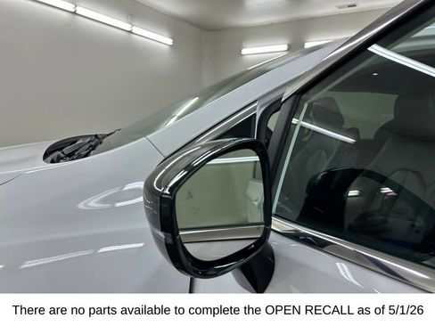 Used 2025 Chrysler Pacifica Select FWD image 17