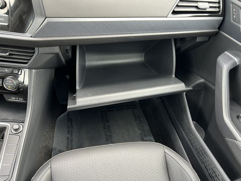 Used 2024 Volkswagen Jetta SE FWD image 33