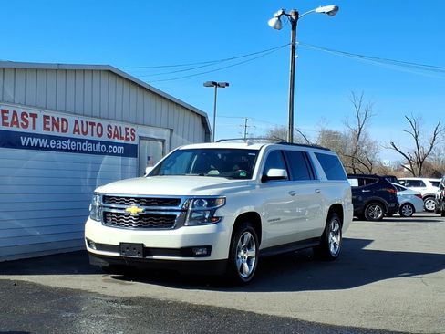 Used 2015 Chevrolet Suburban LT image 1