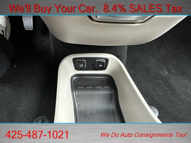 Used 2020 Chrysler Voyager Lxi FWD image 13