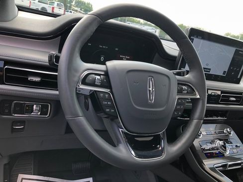 Used 2022 Lincoln Nautilus Reserve w/ Monochromatic Package image 4