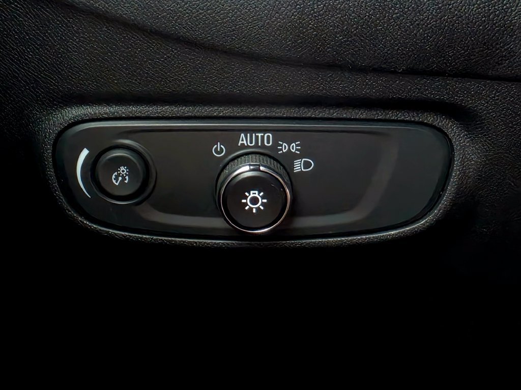 Used 2024 Chevrolet Equinox LT FWD image 18