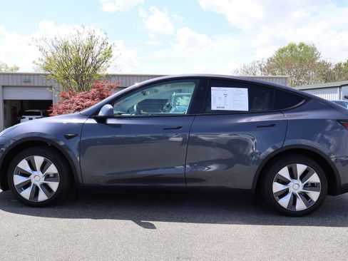 Used 2023 Tesla Model Y Long Range image 2