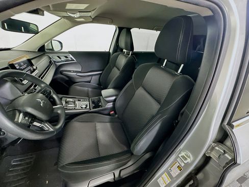 Used 2022 Mitsubishi Outlander ES image 13