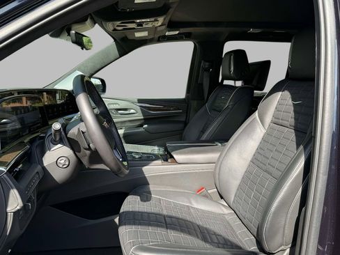 Used 2023 Cadillac Escalade Sport Platinum AWD/4WD image 2