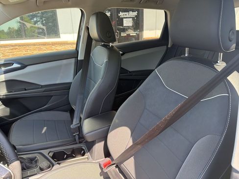 Used 2023 Volkswagen Taos SE image 3