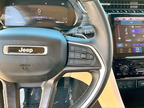 Used 2022 Jeep Grand Cherokee L Limited AWD/4WD image 25