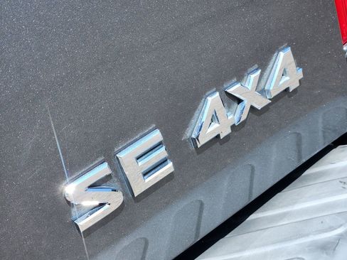 Used 2006 Nissan Frontier SE w/ (P01) Power Pkg AWD/4WD image 9