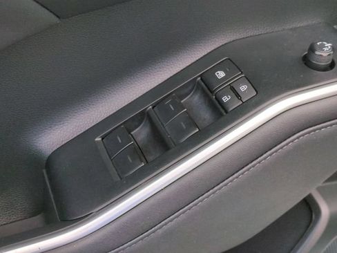 Used 2023 Toyota Highlander XLE AWD/4WD image 13