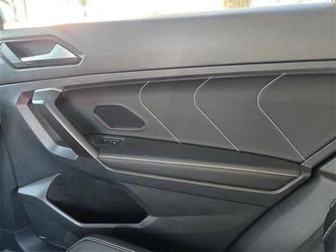 Used 2024 Volkswagen Tiguan SE image 13