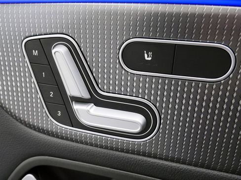 Used 2021 Mercedes-Benz GLB 250 4MATIC image 15