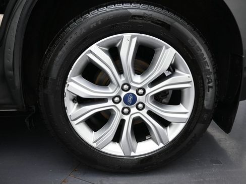 Used 2020 Ford Edge Titanium AWD/4WD image 34