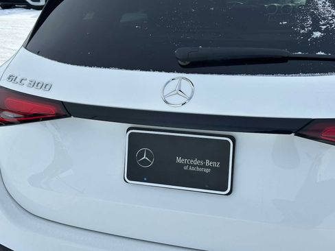 Used 2024 Mercedes-Benz GLC 300 4MATIC image 13