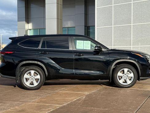 Certified 2024 Toyota Highlander LE image 3
