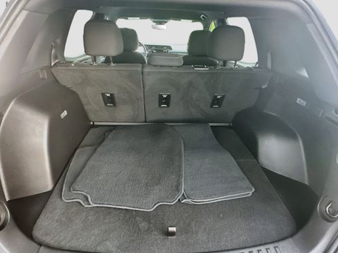 Used 2025 GMC Terrain Elevation w/ Technology Package II AWD/4WD image 28