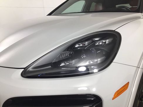 Used 2023 Porsche Cayenne Turbo AWD/4WD image 15