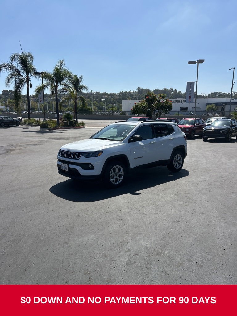 Used 2025 Jeep Compass Latitude w/ Sun & Sound Group AWD/4WD image 1