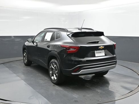 Used 2024 Chevrolet Trax LT w/ Driver Confidence Package FWD image 5