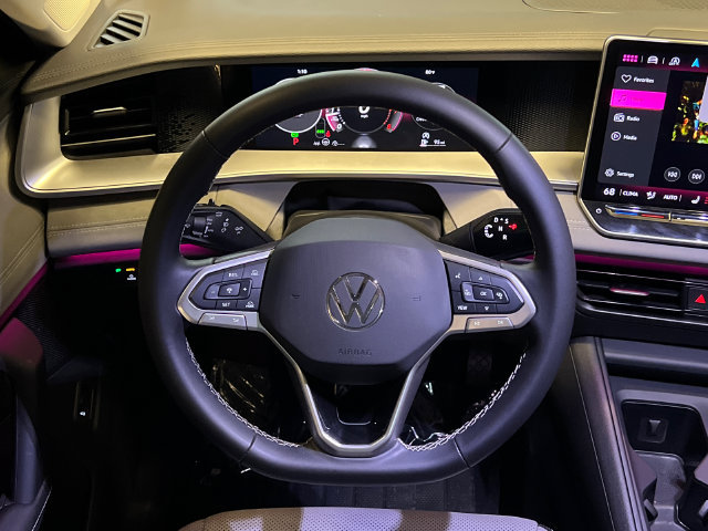 Certified 2025 Volkswagen Tiguan SE FWD image 20