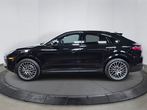 Used 2021 Porsche Cayenne image 2