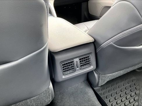 Used 2020 Toyota Camry XLE image 10