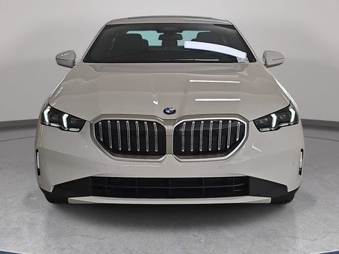 Used 2026 BMW 530i RWD image 3